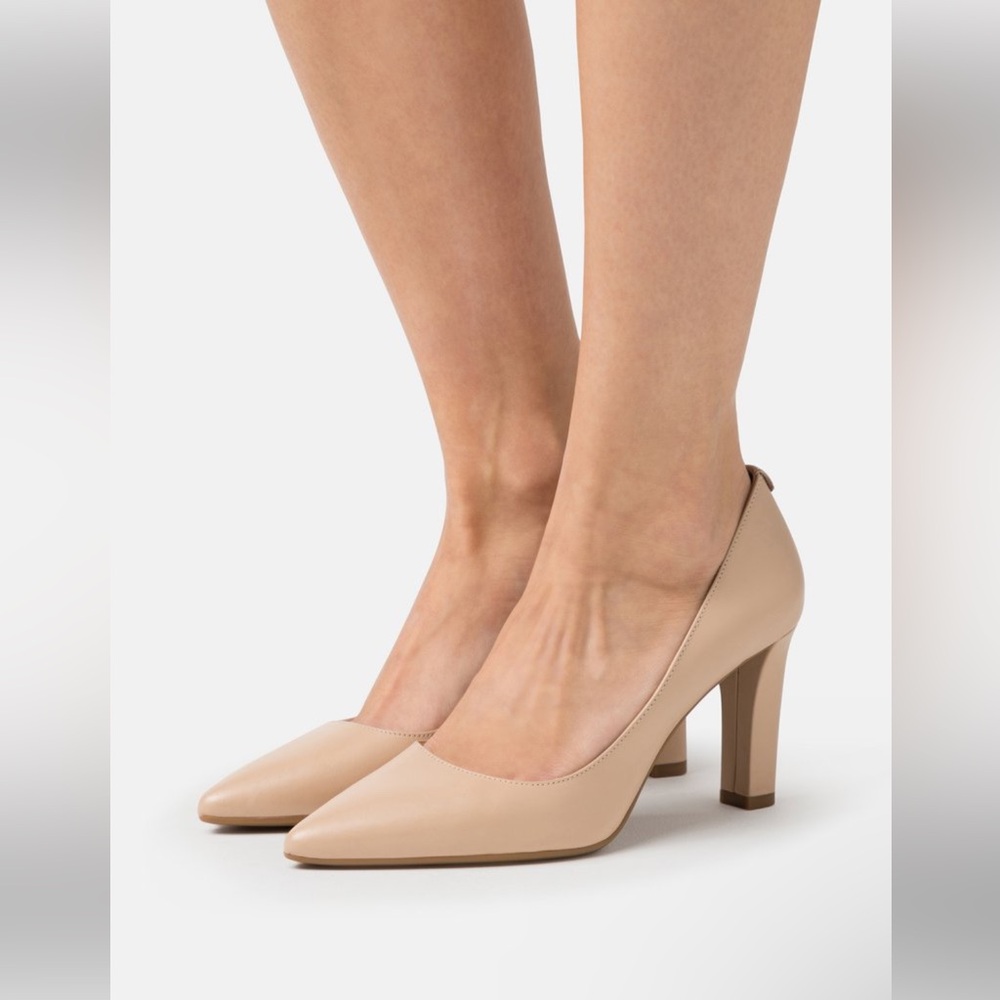 MICHAEL Michael Kors Leather Beige/Tan/Camel Pumps, Size 6